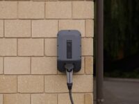 Home charging vs SPKLU: biaya sebenarnya dan panduan untuk pemilik EV baru Indonesia