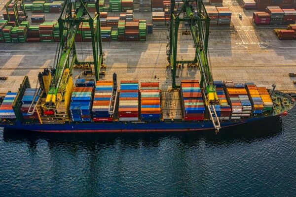 Perang tarif AS-China dan paradoks EV Indonesia: kenapa lebih banyak investasi masuk, bukan lebih sedikit
