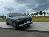 Penjualan mobil PHEV Indonesia 2026: Mei koreksi 10% tapi tren tahunan masih positif