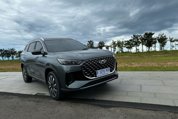 Penjualan mobil PHEV Indonesia 2026: Mei koreksi 10% tapi tren tahunan masih positif