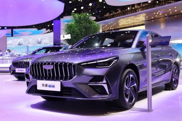 Geely Emgrand i-HEV resmi meluncur, klaim efisiensi termal engine tertinggi di dunia