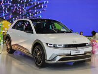 Harga mobil listrik bekas anjlok, pasar EV Indonesia sedang krisis?