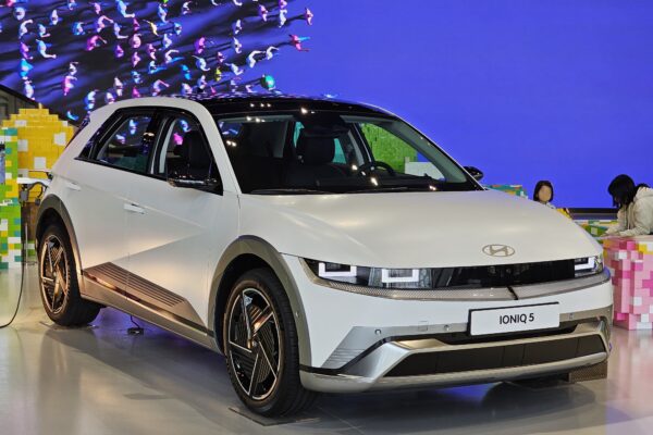 Harga mobil listrik bekas anjlok, pasar EV Indonesia sedang krisis?